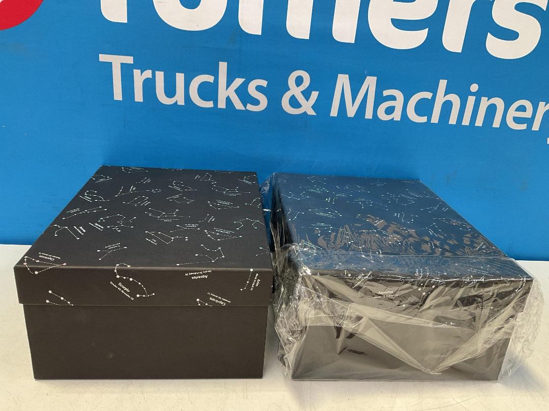 Photo '5' of High Quality Gift Box - Black w/ Pattern (2pce) - 33 x 25 x 14cm