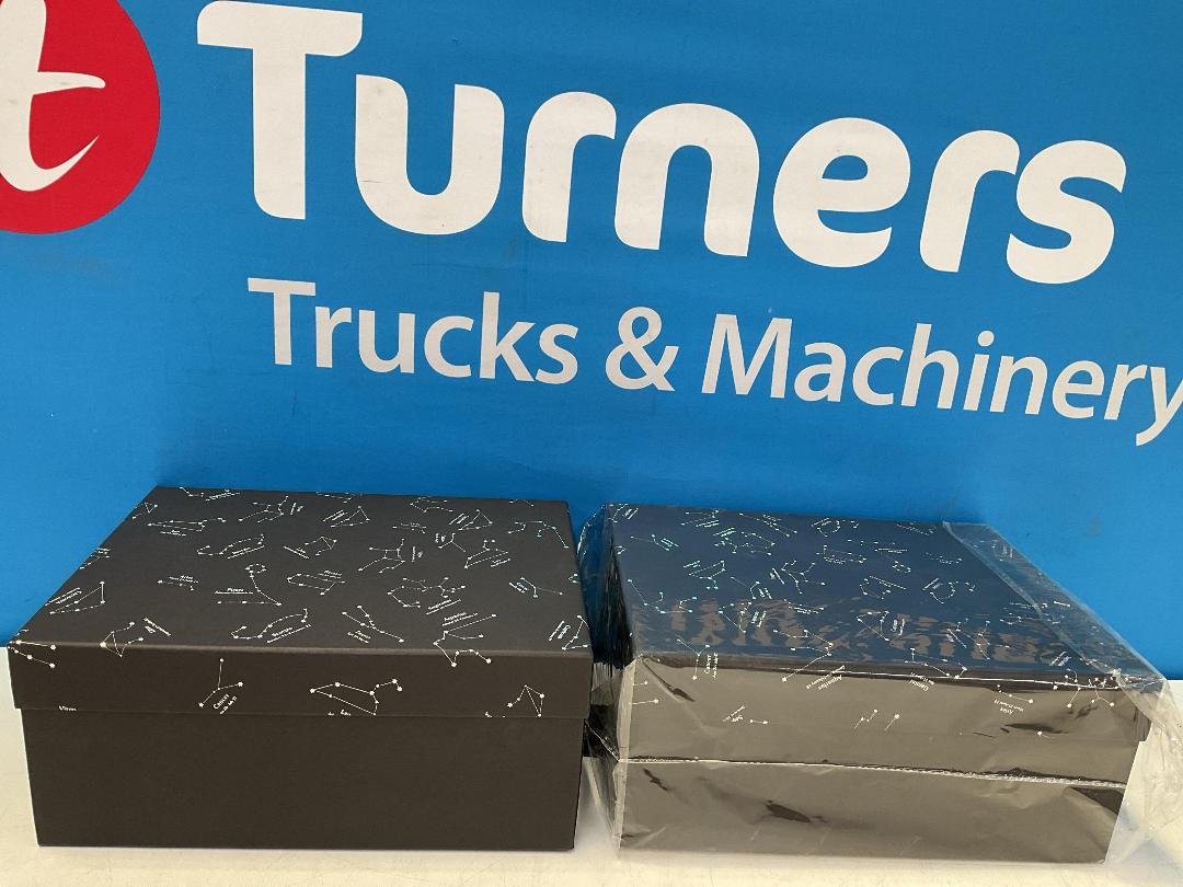 Photo '4' of High Quality Gift Box - Black w/ Pattern (2pce) - 33 x 25 x 14cm Photo '4' of High Quality Gift Box - Black w/ Pattern (2pce) - 33 x 25 x 14cm