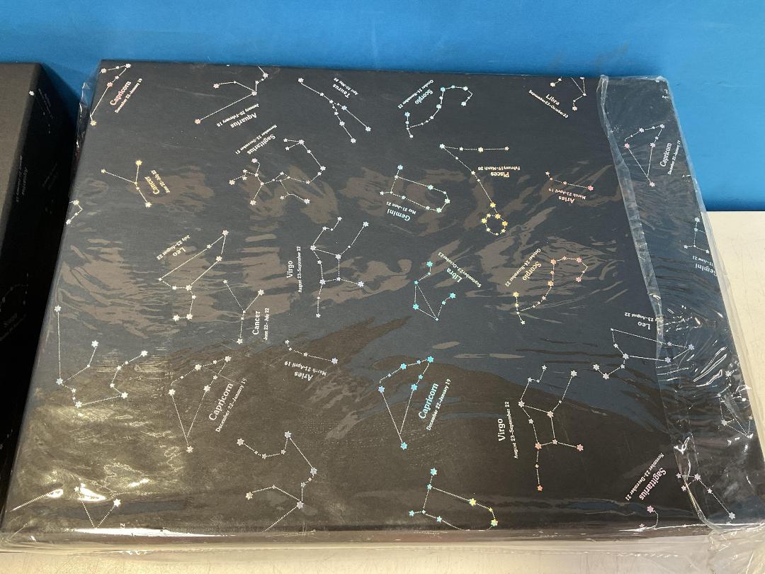 Photo '3' of High Quality Gift Box - Black w/ Pattern (2pce) - 33 x 25 x 14cm Photo '3' of High Quality Gift Box - Black w/ Pattern (2pce) - 33 x 25 x 14cm