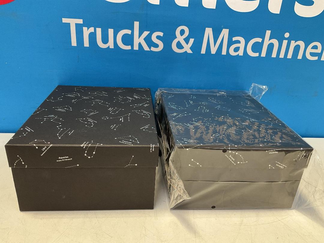 Photo '5' of High Quality Gift Box - Black w/ Pattern (2pce) - 33 x 25 x 14cm