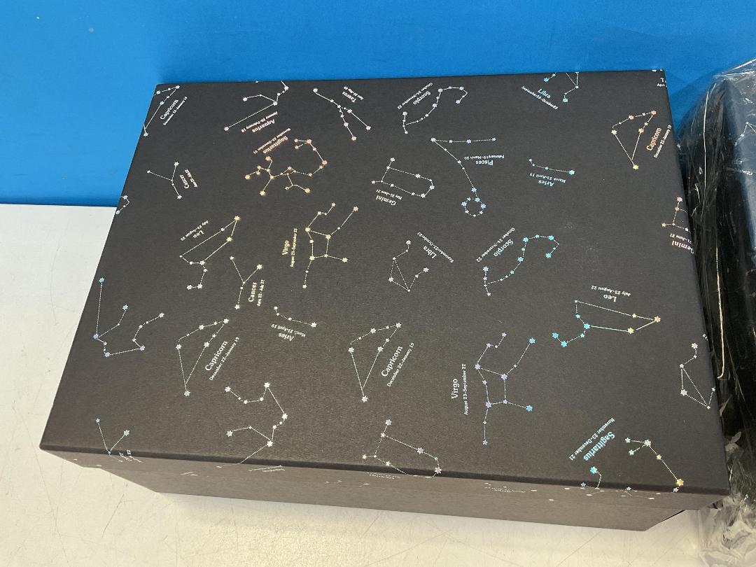 Photo '2' of High Quality Gift Box - Black w/ Pattern (2pce) - 33 x 25 x 14cm