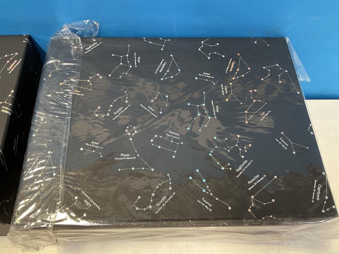 Photo '3' of High Quality Gift Box - Black w/ Pattern (2pce) - 33 x 25 x 14cm