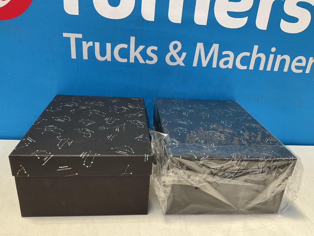 Photo '5' of High Quality Gift Box - Black w/ Pattern (2pce) - 33 x 25 x 14cm Photo '5' of High Quality Gift Box - Black w/ Pattern (2pce) - 33 x 25 x 14cm