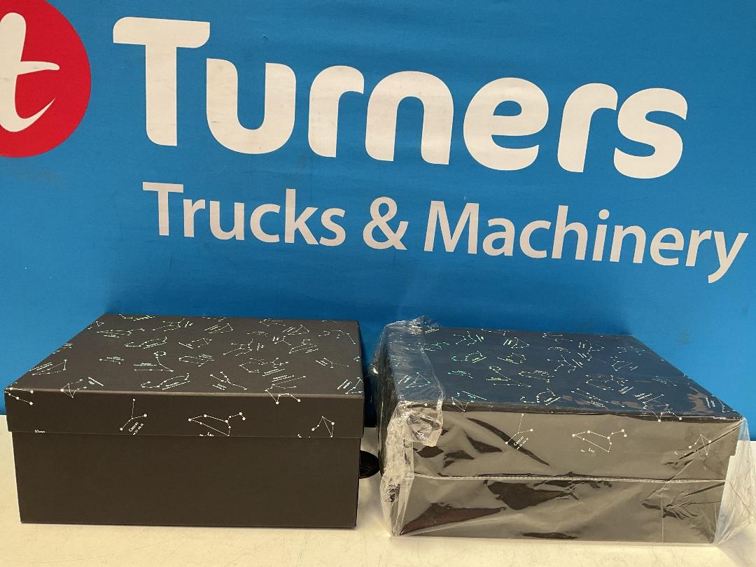 Photo '4' of High Quality Gift Box - Black w/ Pattern (2pce) - 33 x 25 x 14cm Photo '4' of High Quality Gift Box - Black w/ Pattern (2pce) - 33 x 25 x 14cm