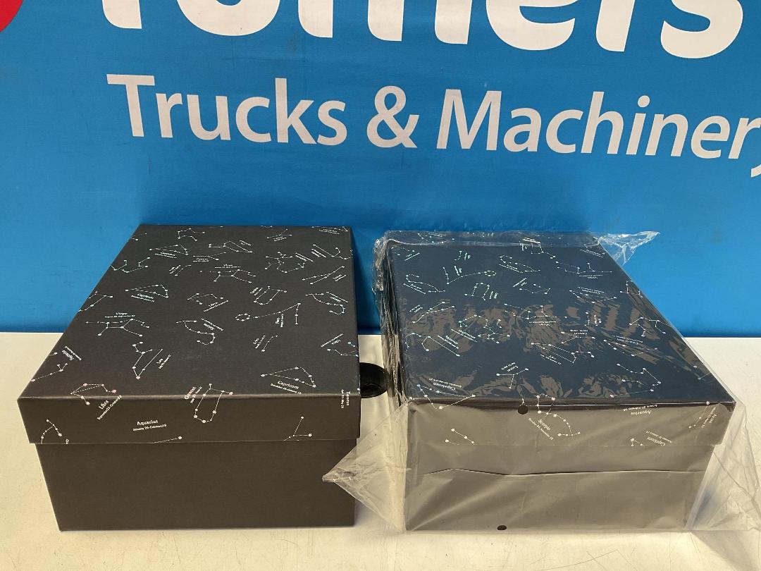 Photo '5' of High Quality Gift Box - Black w/ Pattern (2pce) - 33 x 25 x 14cm Photo '5' of High Quality Gift Box - Black w/ Pattern (2pce) - 33 x 25 x 14cm