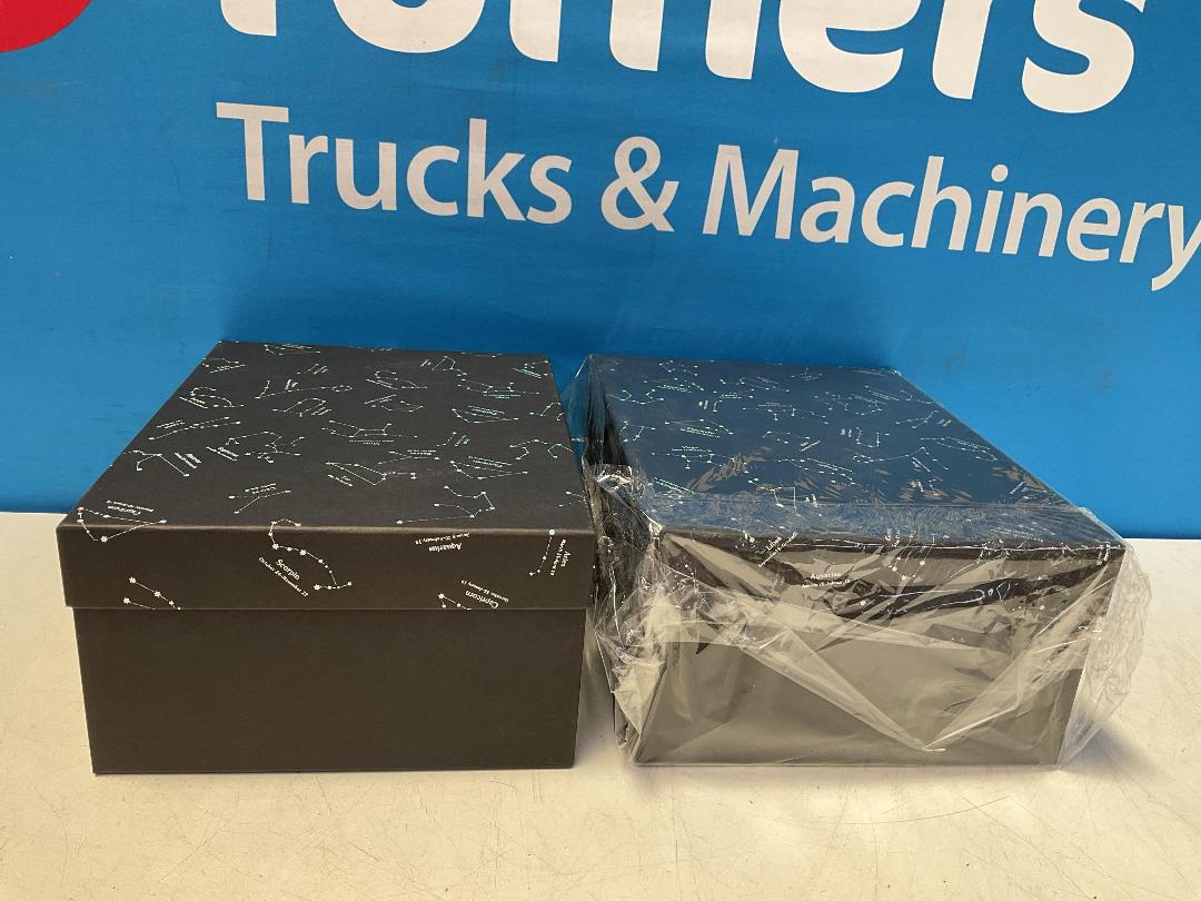 Photo '5' of High Quality Gift Box - Black w/ Pattern (2pce) - 33 x 25 x 14cm Photo '5' of High Quality Gift Box - Black w/ Pattern (2pce) - 33 x 25 x 14cm