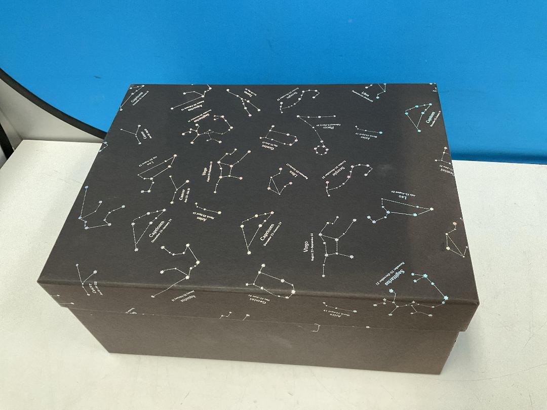 Photo '5' of Clear Plastic-Like Star Tree Decorations (27pces) and a Gift Box Photo '5' of Clear Plastic-Like Star Tree Decorations (27pces) and a Gift Box