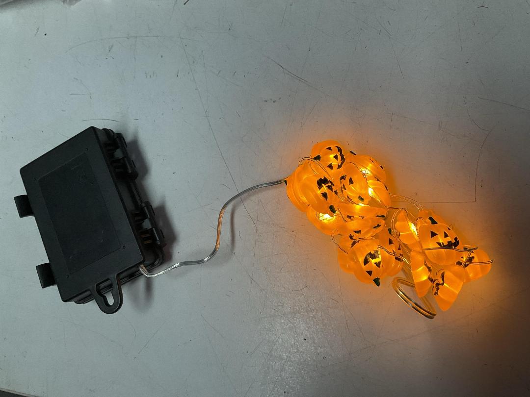 Photo '5' of 21x Packs of Halloween Pumpkin and 6x Packs of Pineapple String Lights *NEW*