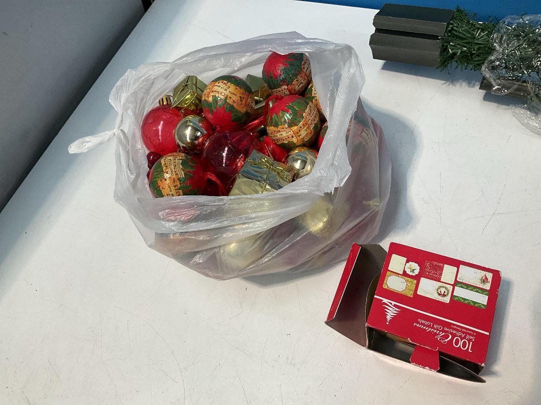 Photo '8' of Christmas Decorations and Christmas Tree/s