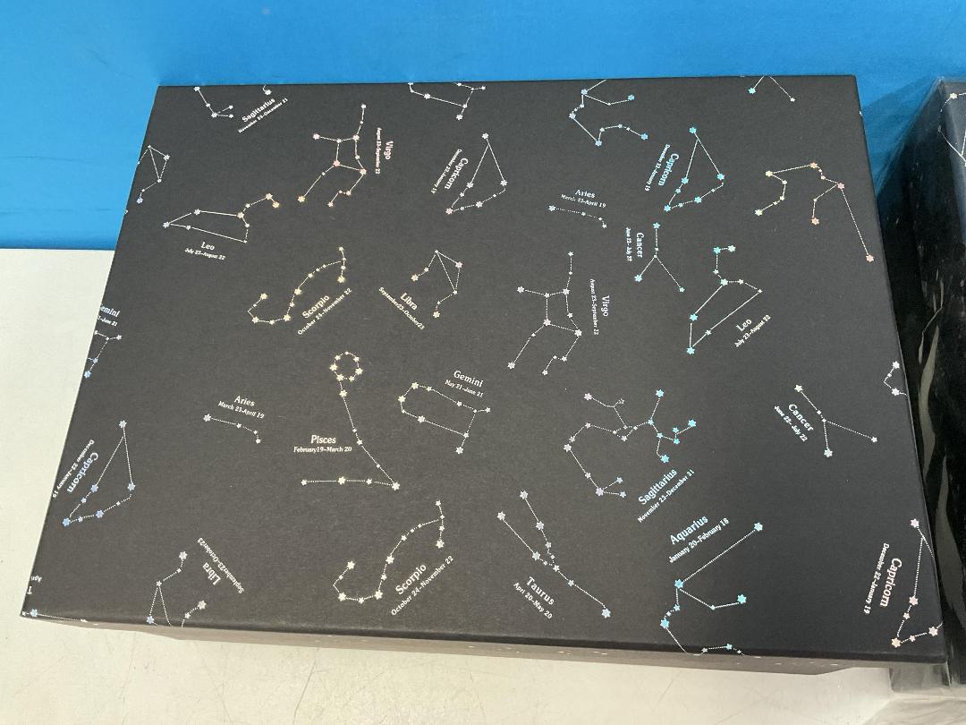 Photo '2' of High Quality Gift Box - Black w/ Pattern (2pce) - 33 x 25 x 14cm