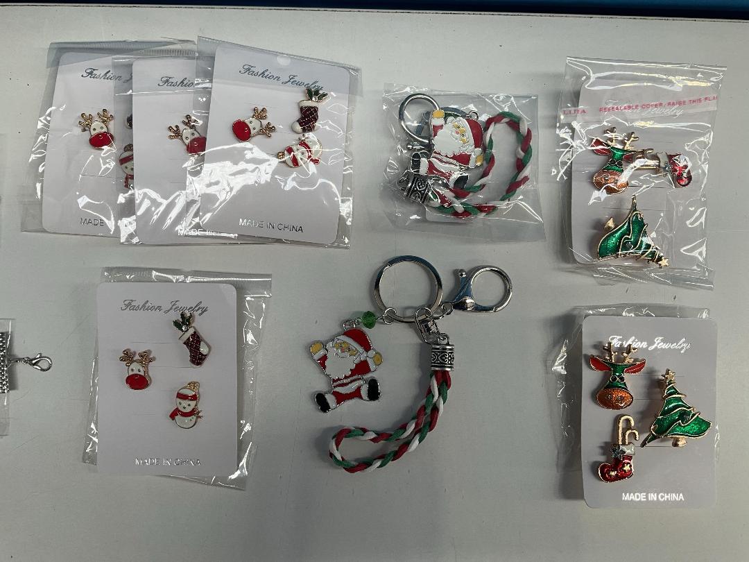 Photo '4' of Christmas Jewelry - Keychain , Bracelet , Brooches (2 Sets) *NEW*