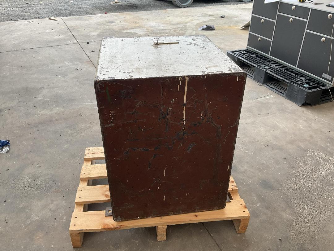 Photo '3' of Heavy Duty Milner Safe