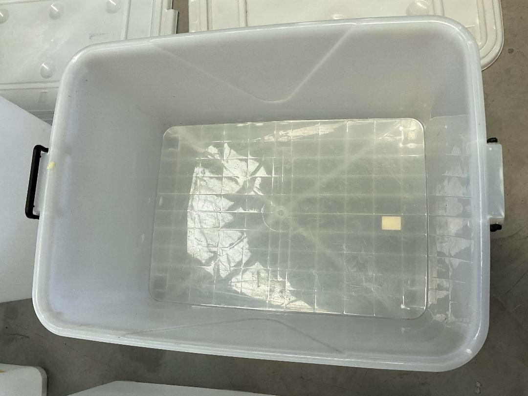 Photo '12' of 4x White Coloured Storage Containers Photo '12' of 4x White Coloured Storage Containers