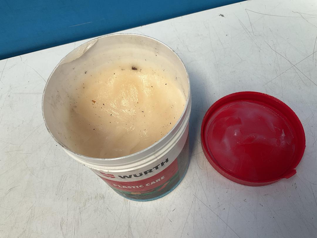 Photo '20' of Miscellaneous Garage Items - Engine Degreaser, Super Resin Polish Etc