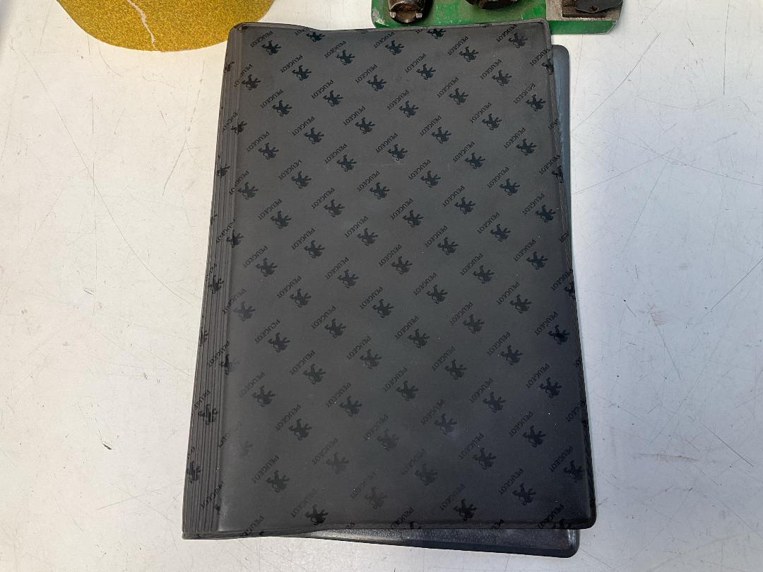 Photo '22' of Miscellaneous Garage Items - Engine Degreaser, Super Resin Polish Etc