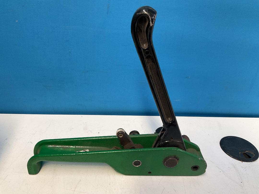 Photo '29' of Miscellaneous Garage Items - Engine Degreaser, Super Resin Polish Etc