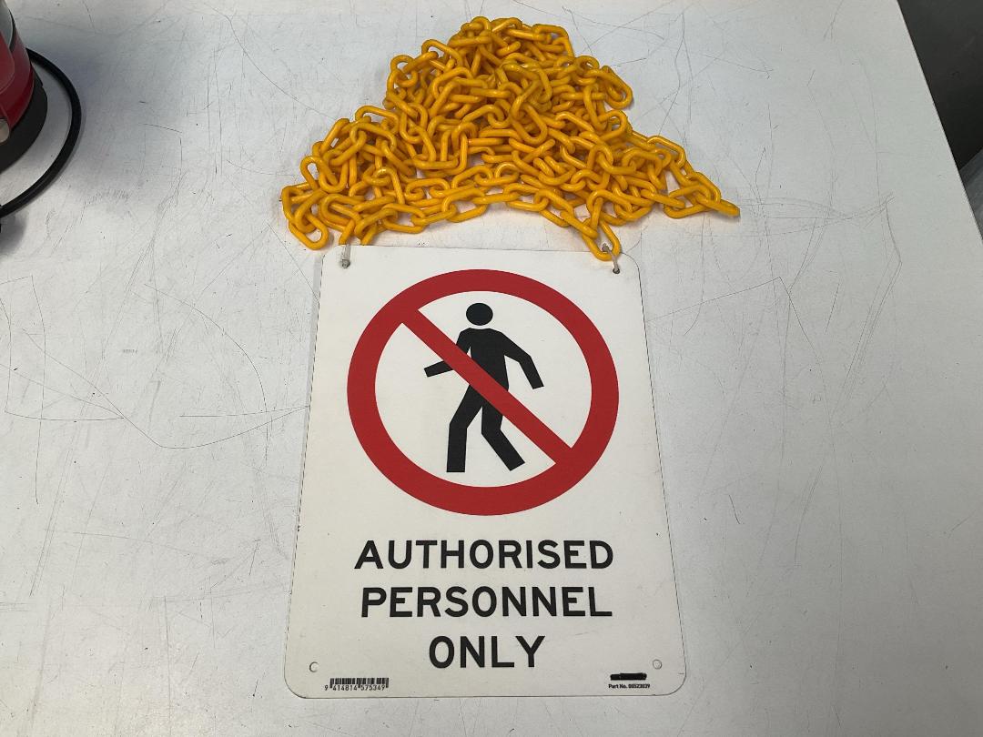 Photo '8' of SCA Plastic Oil Drip Tray, Breville Kettle, Garden Hoe and Sign