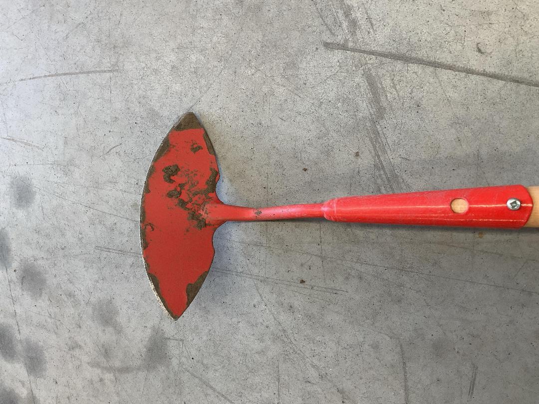 Photo '13' of SCA Plastic Oil Drip Tray, Breville Kettle, Garden Hoe and Sign