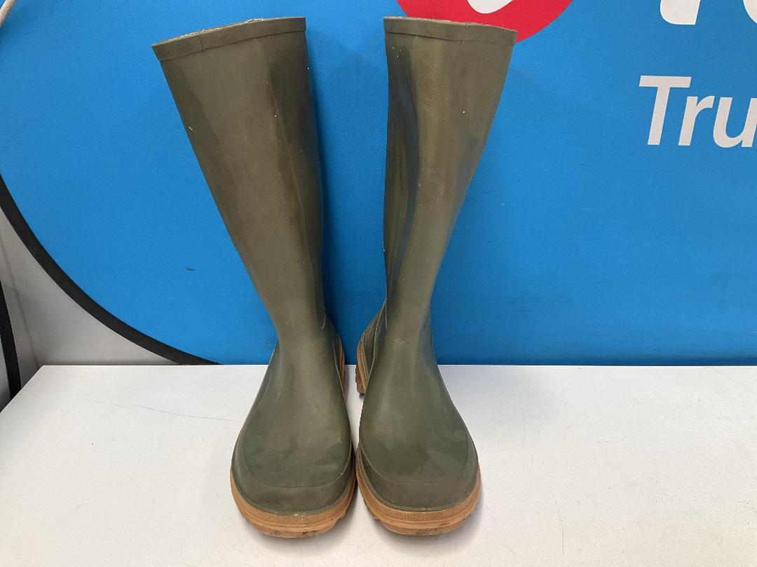 Photo '20' of Garage Items - Gumboots, Jerry Can, Caulking Gun Etc