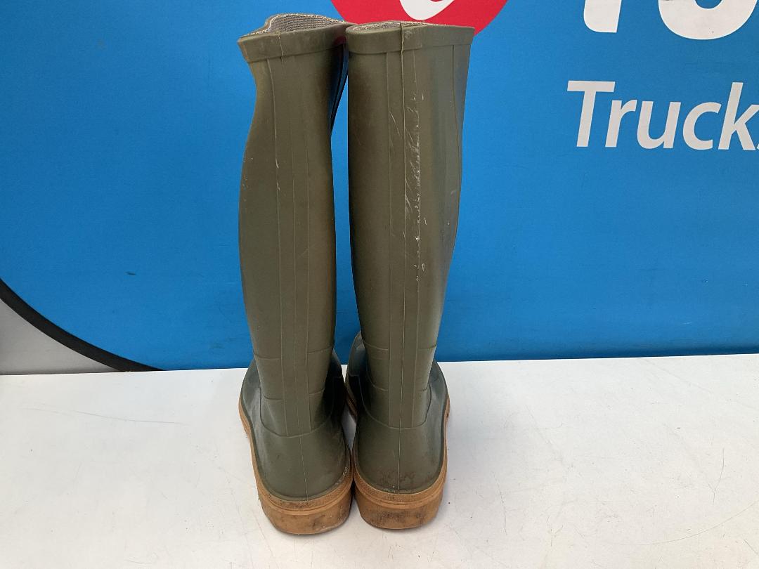 Photo '22' of Garage Items - Gumboots, Jerry Can, Caulking Gun Etc