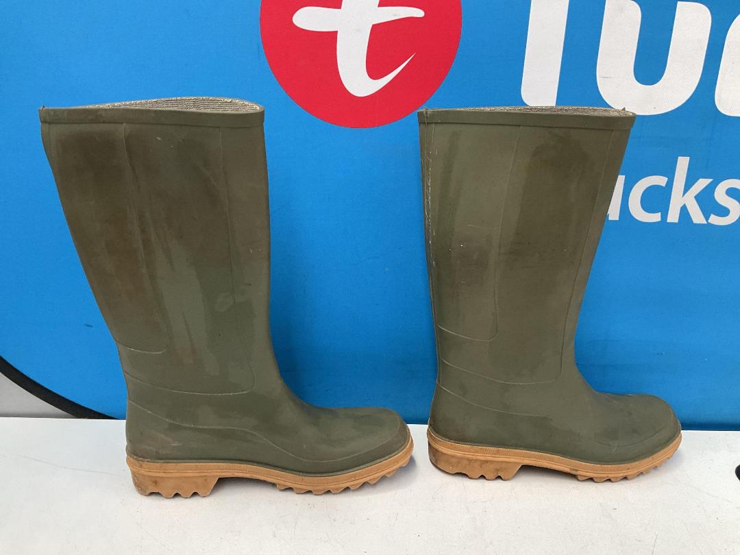 Photo '23' of Garage Items - Gumboots, Jerry Can, Caulking Gun Etc