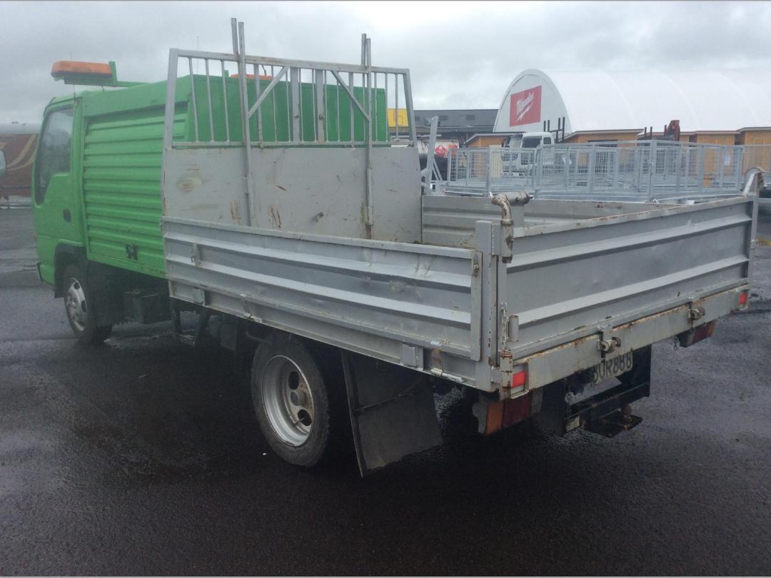 Photo '5' of Isuzu ELF Tipper Photo '5' of Isuzu ELF Tipper
