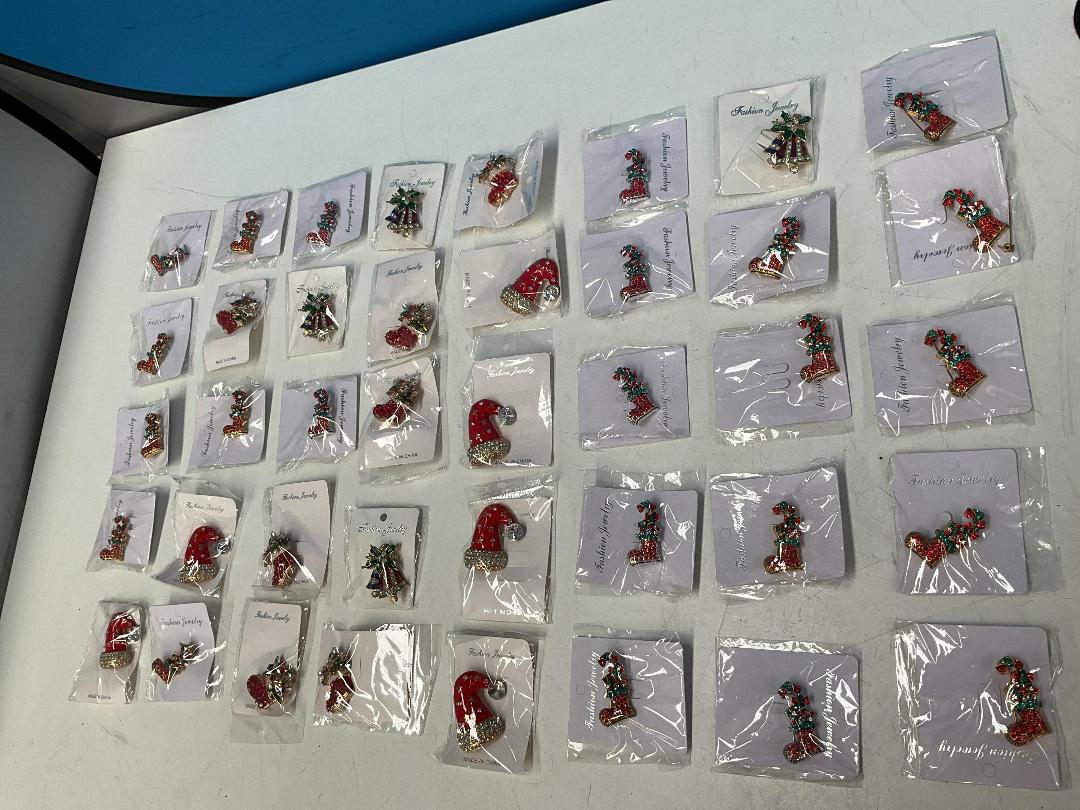 Photo '6' of 40x Christmas Themed Brooches *New* Photo '6' of 40x Christmas Themed Brooches *New*