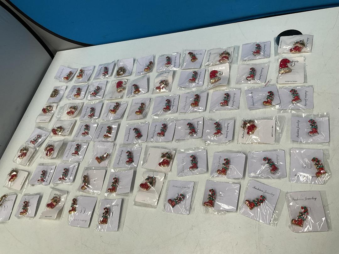 Photo '6' of 65x Christmas Themed Brooches *New* Photo '6' of 65x Christmas Themed Brooches *New*