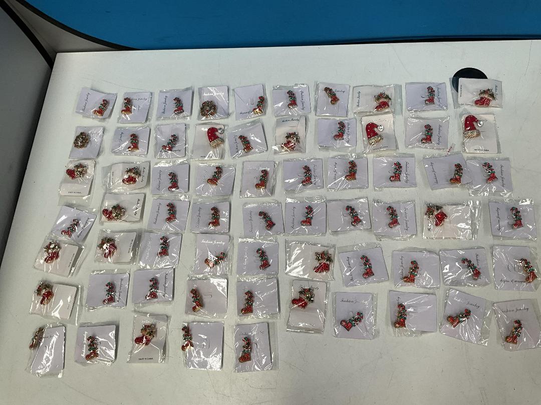 Photo '8' of 65x Christmas Themed Brooches *New* Photo '8' of 65x Christmas Themed Brooches *New*