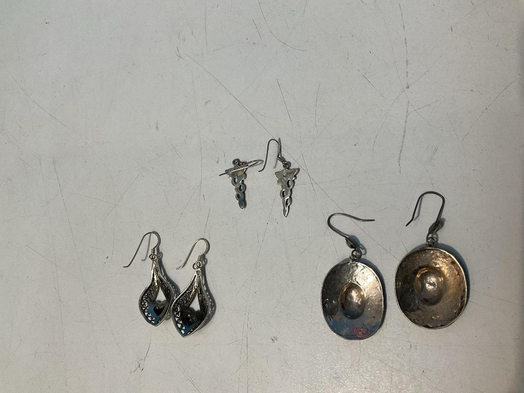 Photo '8' of Earrings, Rings, Brooches and Pendants