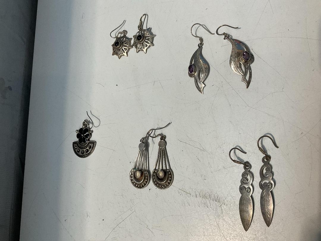 Photo '9' of Earrings, Rings, Brooches and Pendants