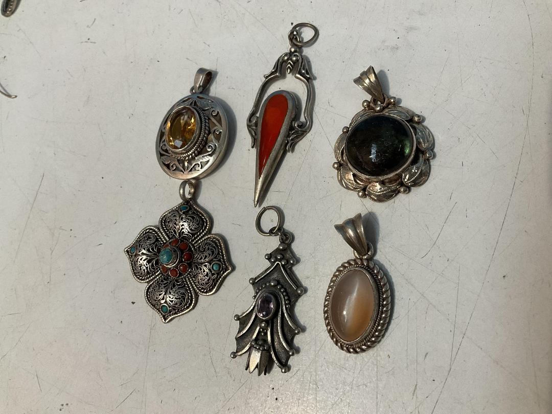 Photo '17' of Earrings, Rings, Brooches and Pendants