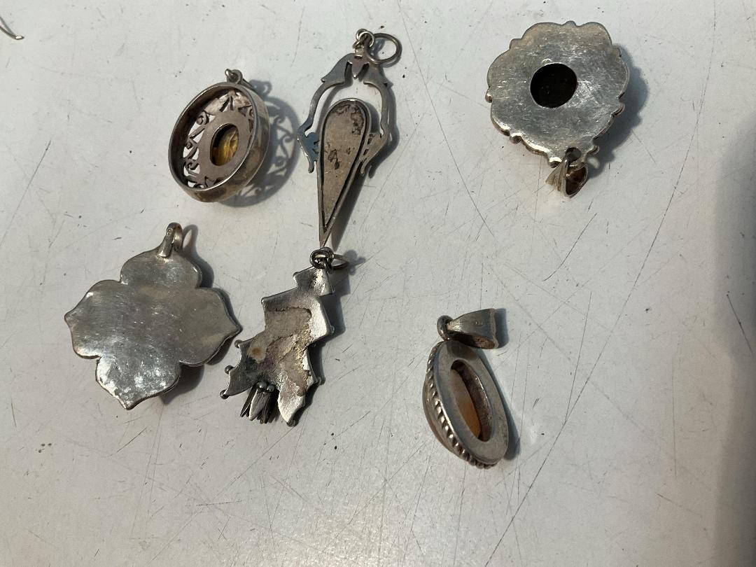 Photo '18' of Earrings, Rings, Brooches and Pendants