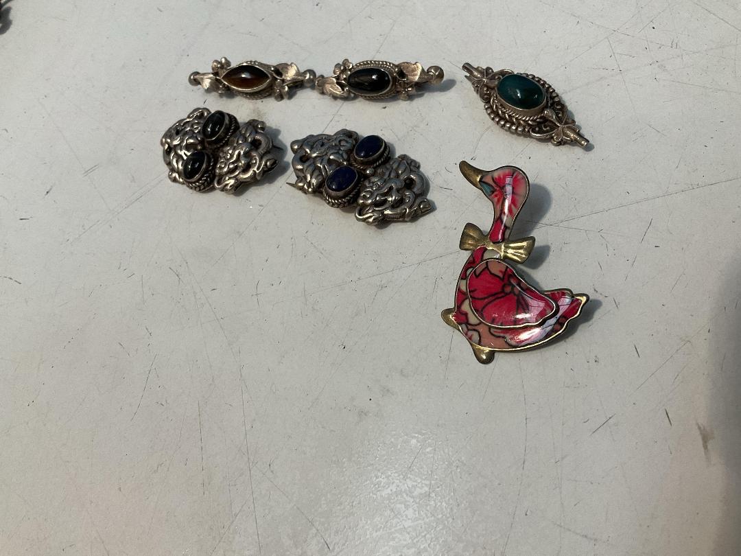 Photo '19' of Earrings, Rings, Brooches and Pendants