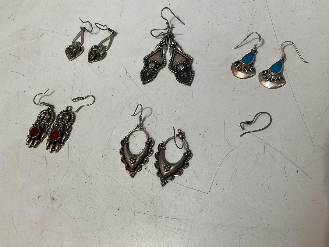 Photo '22' of Earrings, Rings, Brooches and Pendants