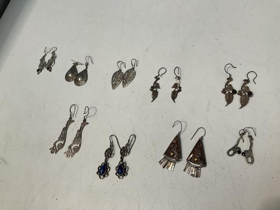Photo '27' of Earrings, Rings, Brooches and Pendants