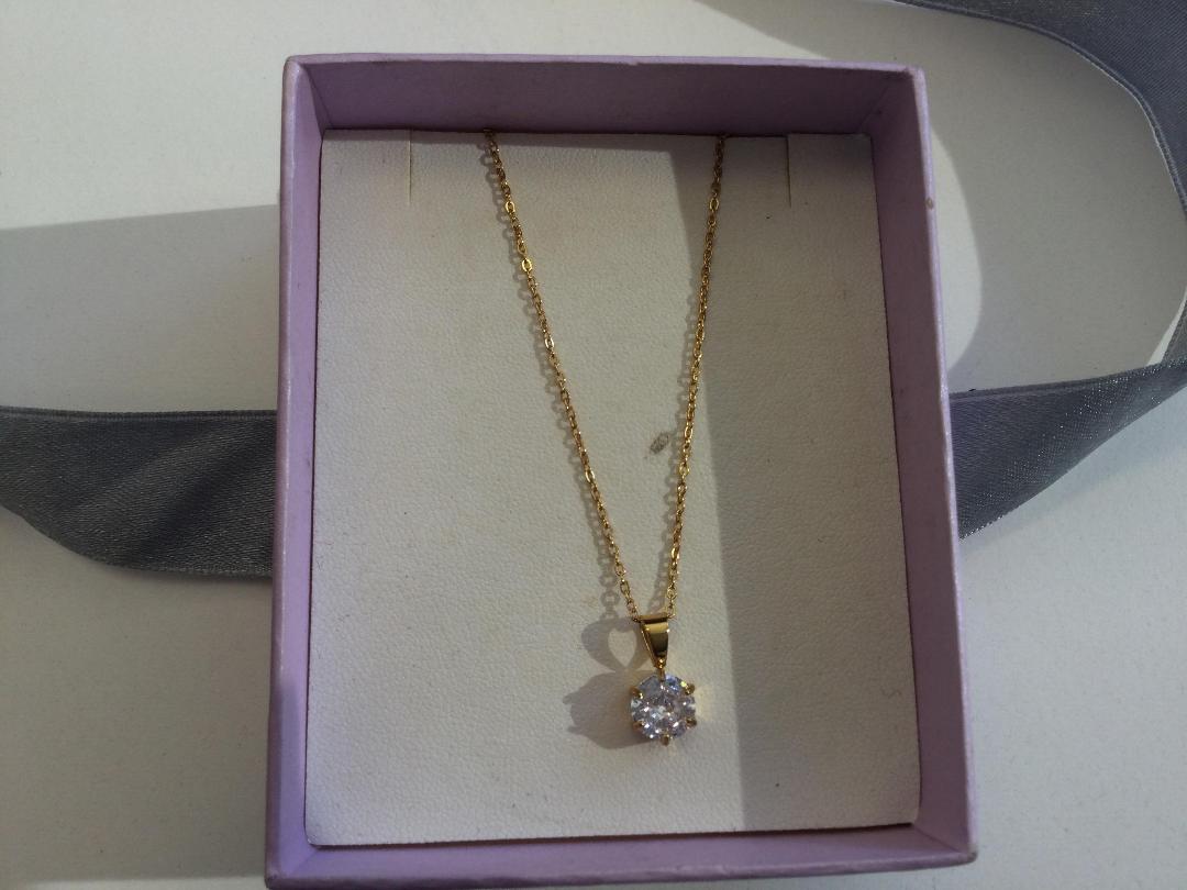 Photo '3' of Gold coloured necklace with clear stone pendant