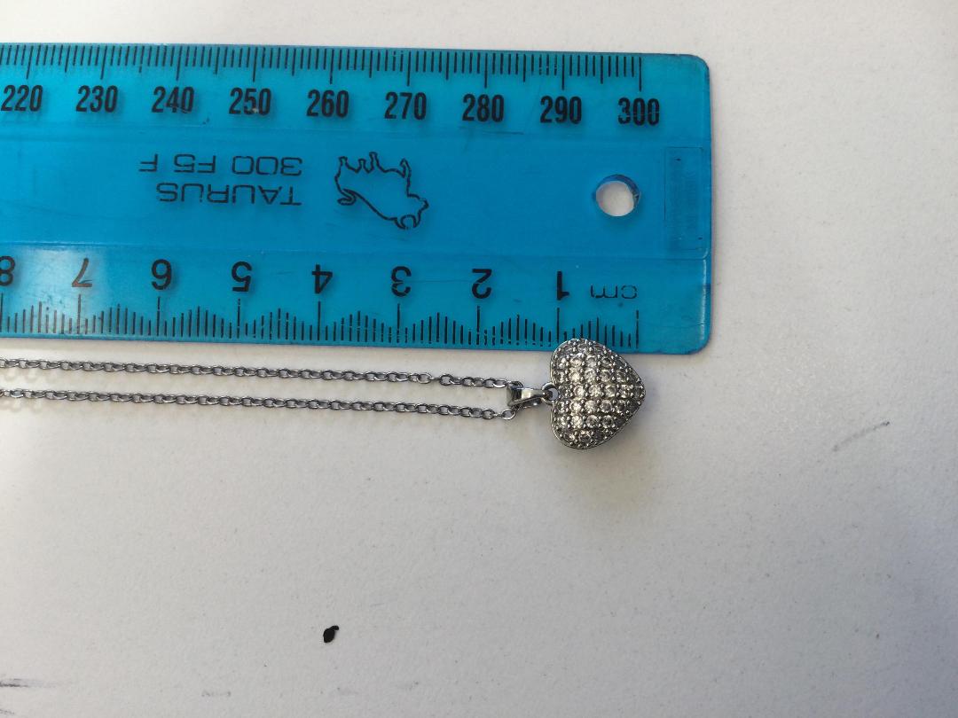 Photo '5' of Sliver coloured chain with pearl coloured heart pendant