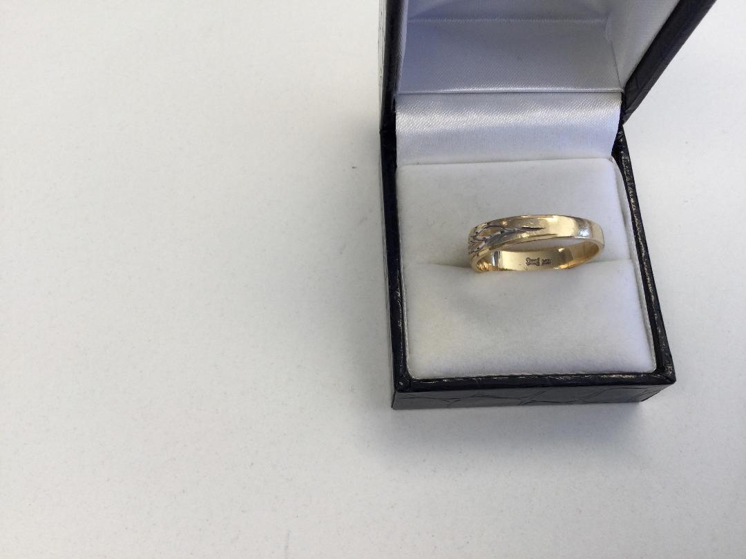 Photo '2' of Gold coloured Band