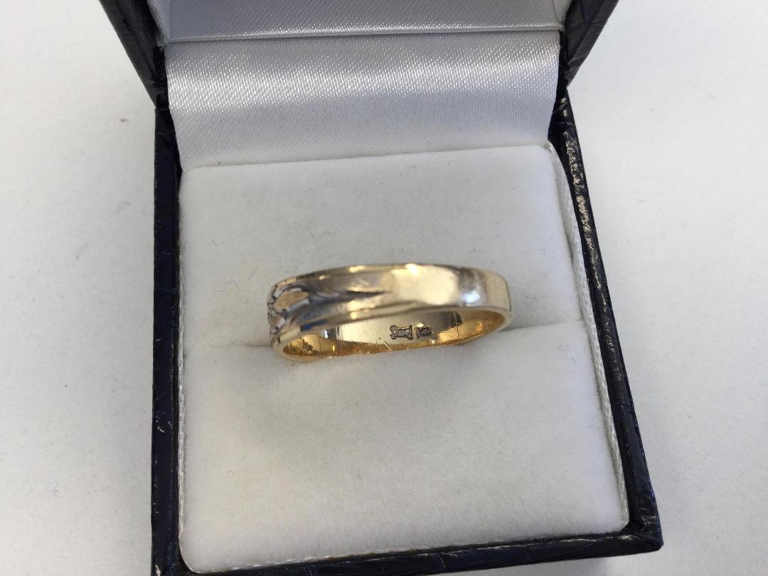 Photo '6' of Gold coloured Band