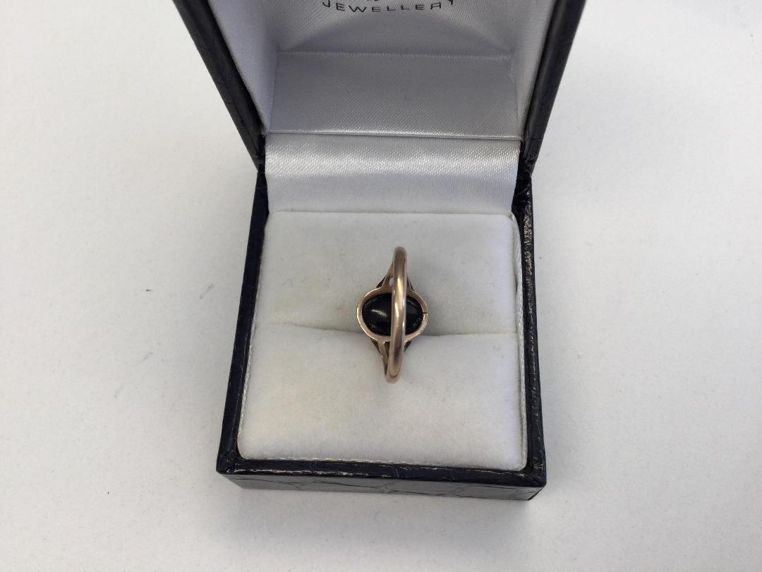 Photo '3' of Gold coloured Band with Coloured Stone