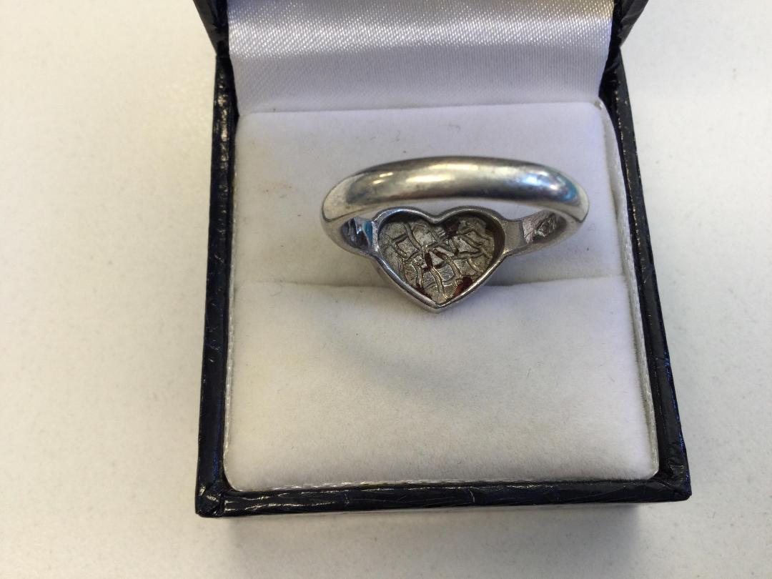Photo '5' of Silver Coloured Ring with pink Heart stone