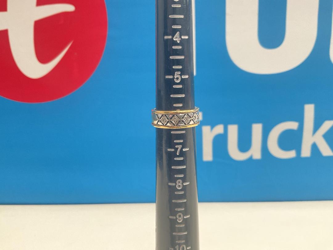 Photo '5' of 18K Gold Band Ring w/ 7 Diamond Stones