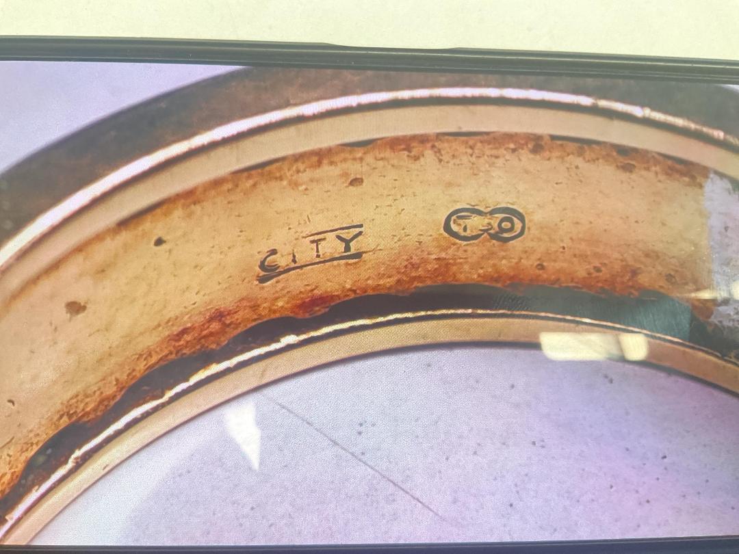 Photo '6' of 18K Gold Band Ring w/ 7 Diamond Stones