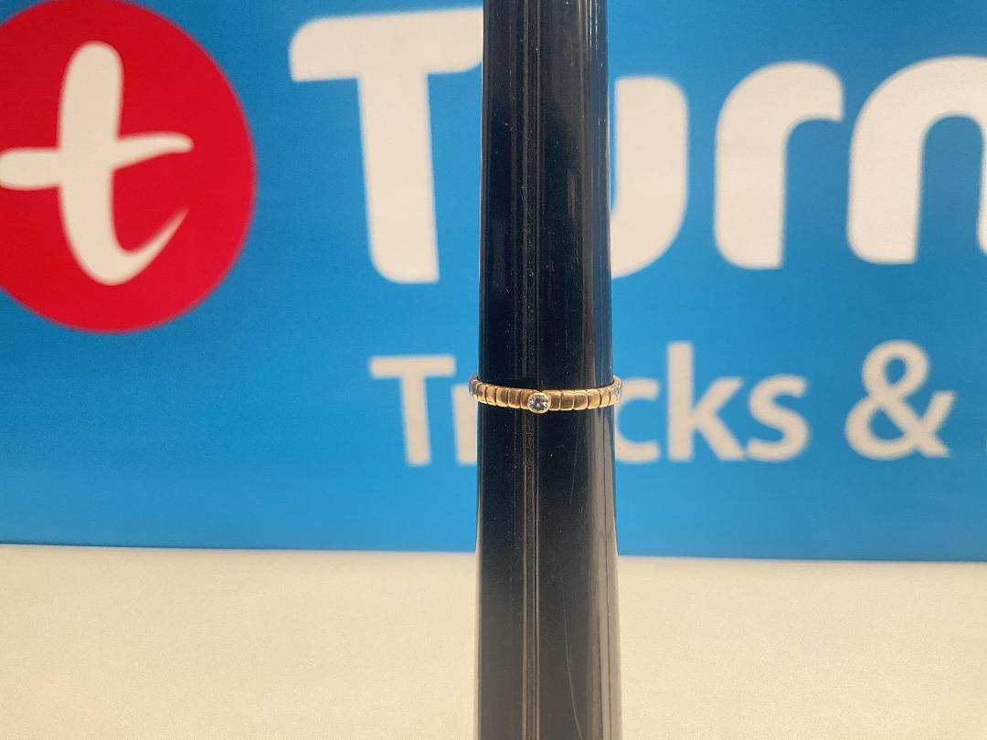Photo '3' of 9CT Gold Ring w/ Diamond Stone