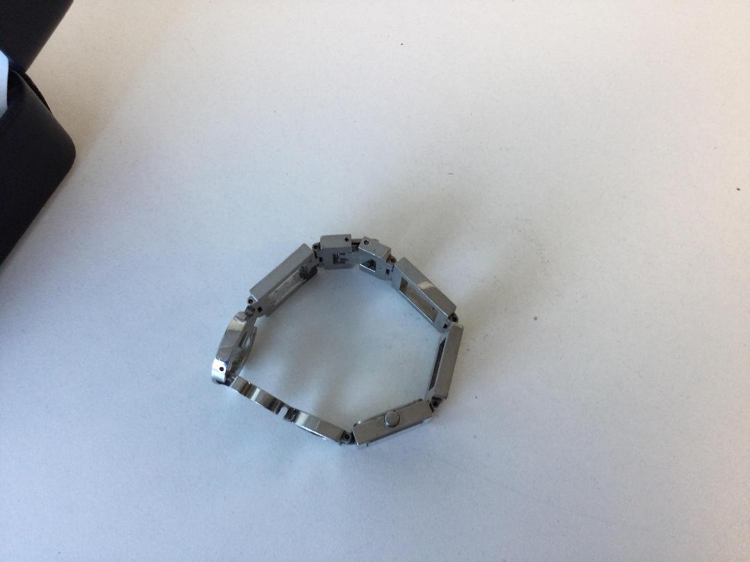 Photo '6' of Ladies D & G Silver Watch