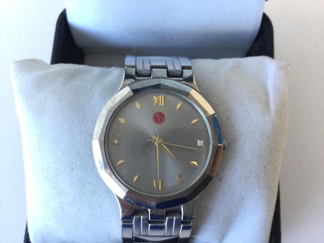 Photo '2' of Silver LG Watch