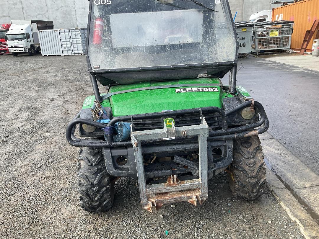 Photo '7' of John Deere side by side 4WD