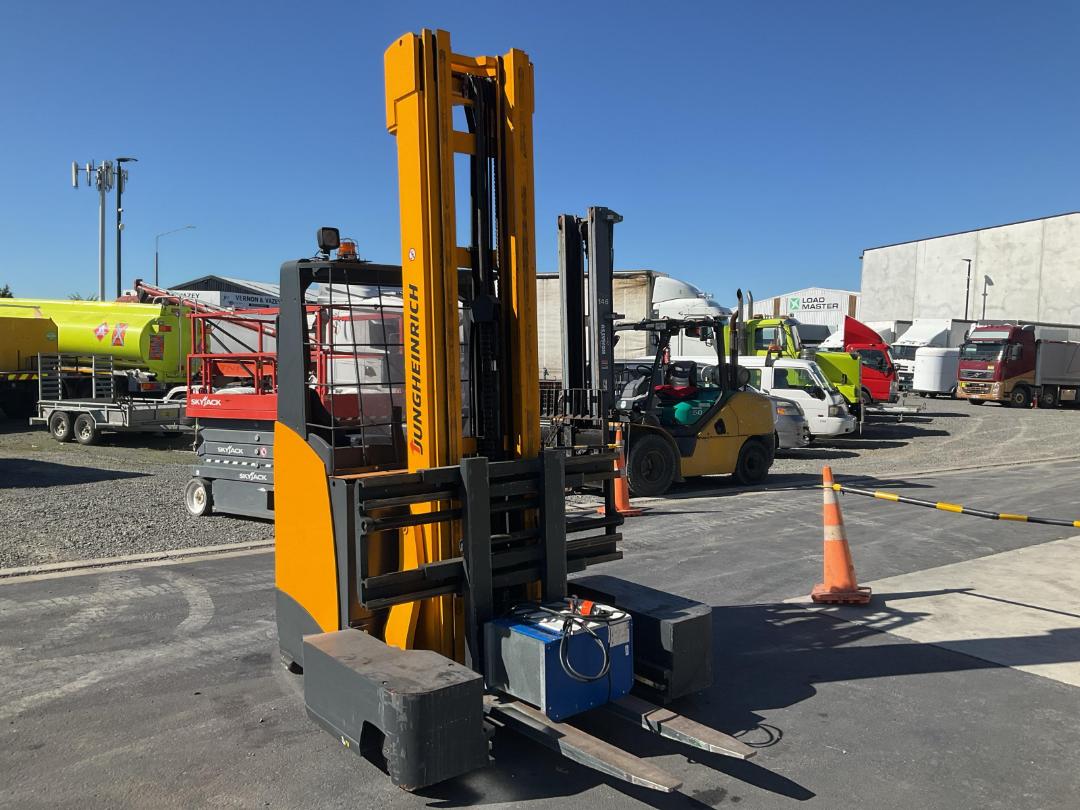 Photo '3' of JUNGHEINRICH ETV Q20 Reach Truck Photo '3' of JUNGHEINRICH ETV Q20 Reach Truck
