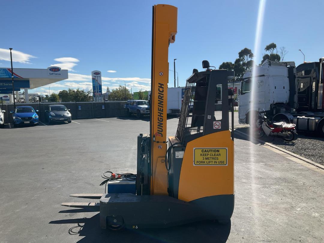 Photo '9' of JUNGHEINRICH ETV Q20 Reach Truck Photo '9' of JUNGHEINRICH ETV Q20 Reach Truck